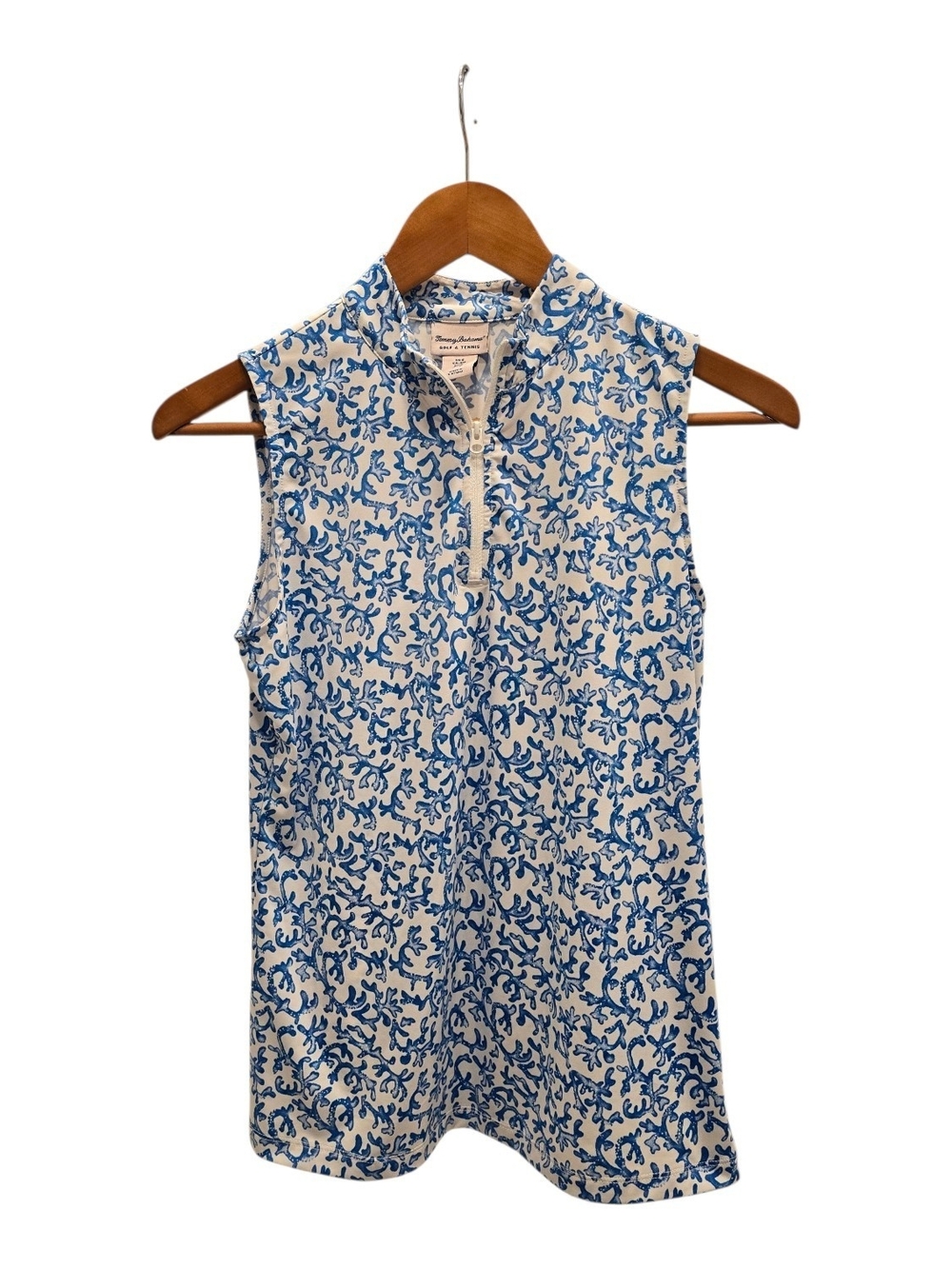 Tommy Bahama sleeveless active Tennis/golf top With a blue and White Coral Print